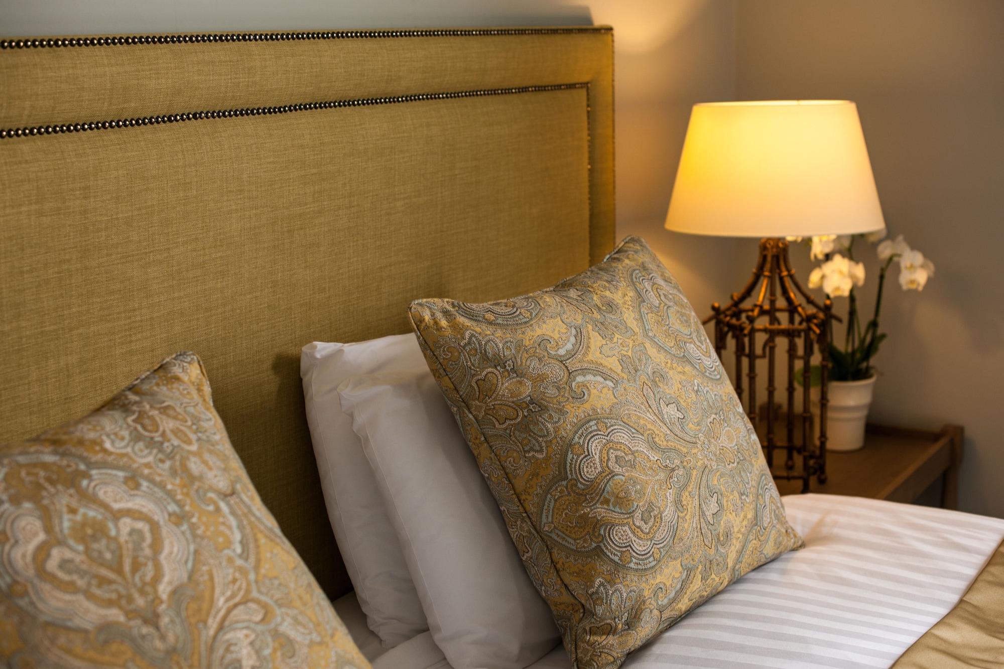 Balmoral Arms Hotel Ballater Ngoại thất bức ảnh