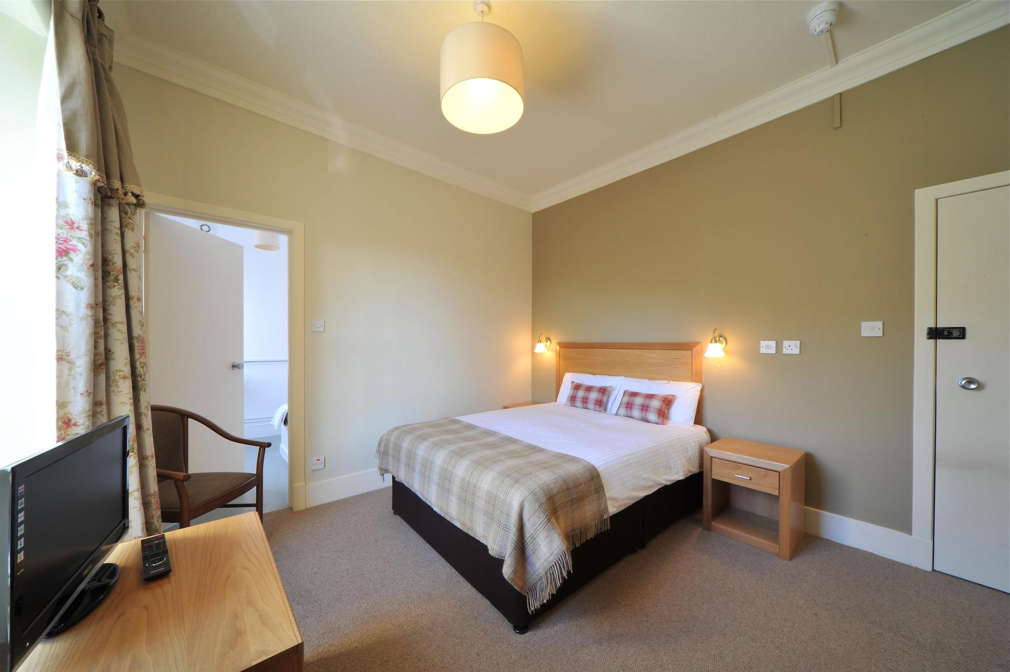 Balmoral Arms Hotel Ballater Ngoại thất bức ảnh