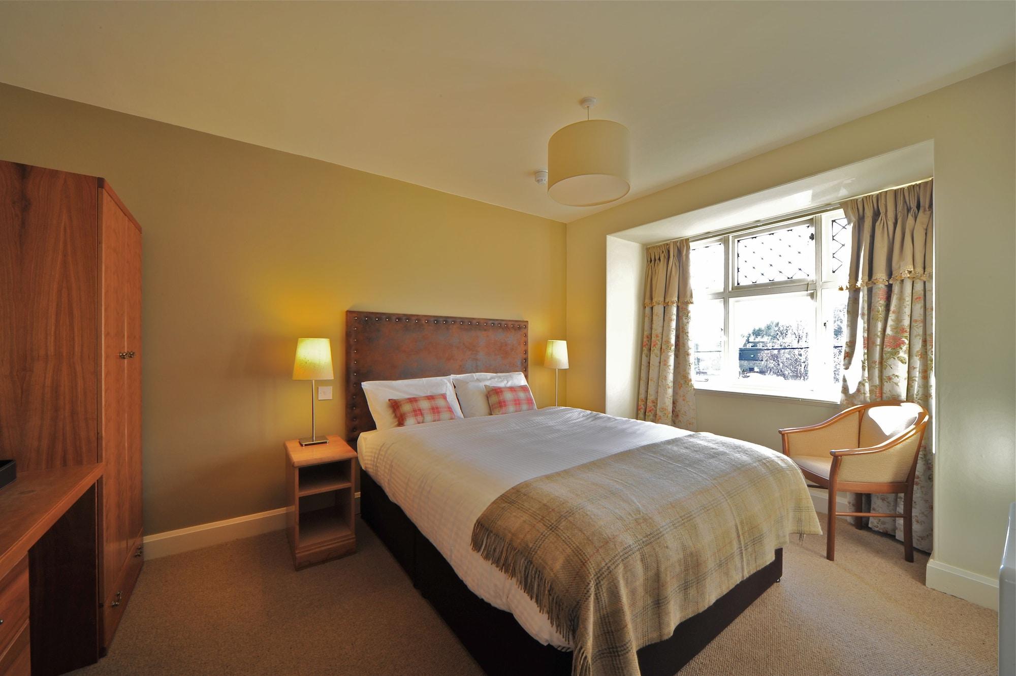 Balmoral Arms Hotel Ballater Ngoại thất bức ảnh