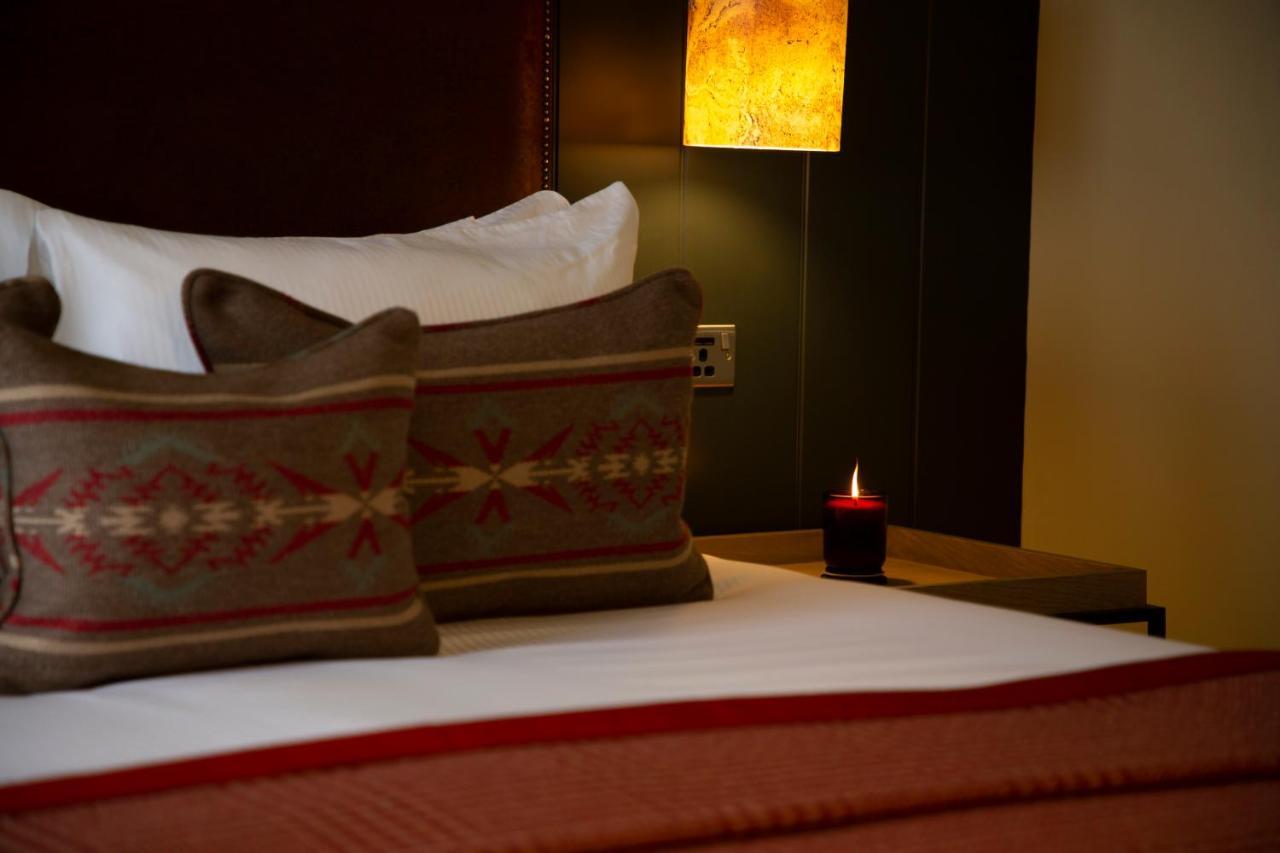 Balmoral Arms Hotel Ballater Ngoại thất bức ảnh