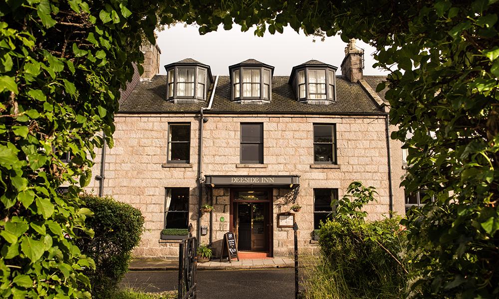 Balmoral Arms Hotel Ballater Ngoại thất bức ảnh