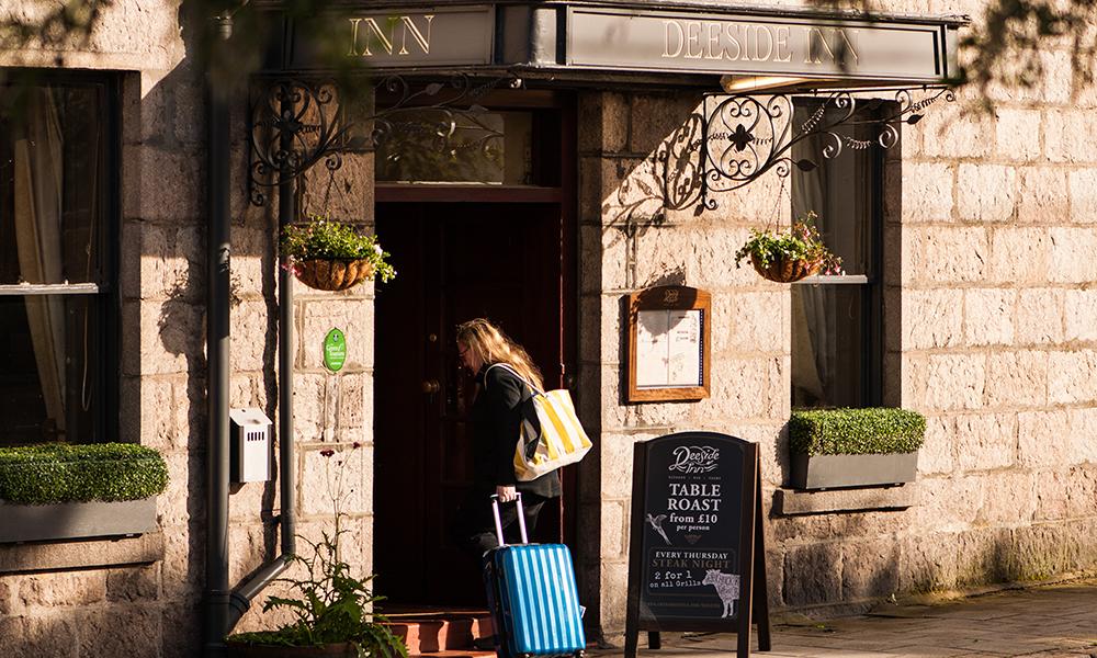 Balmoral Arms Hotel Ballater Ngoại thất bức ảnh
