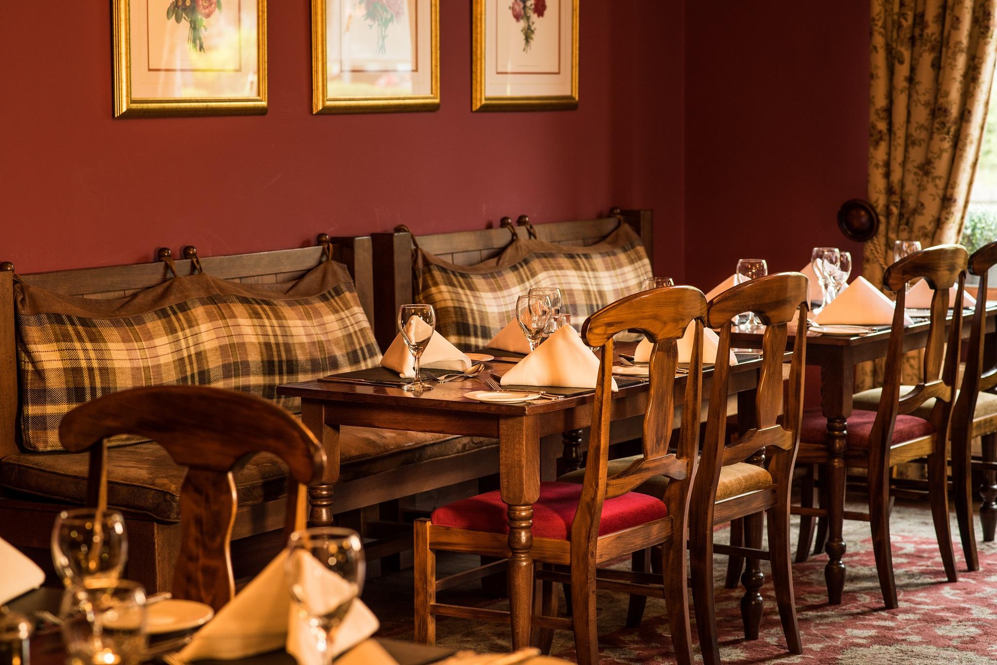 Balmoral Arms Hotel Ballater Ngoại thất bức ảnh
