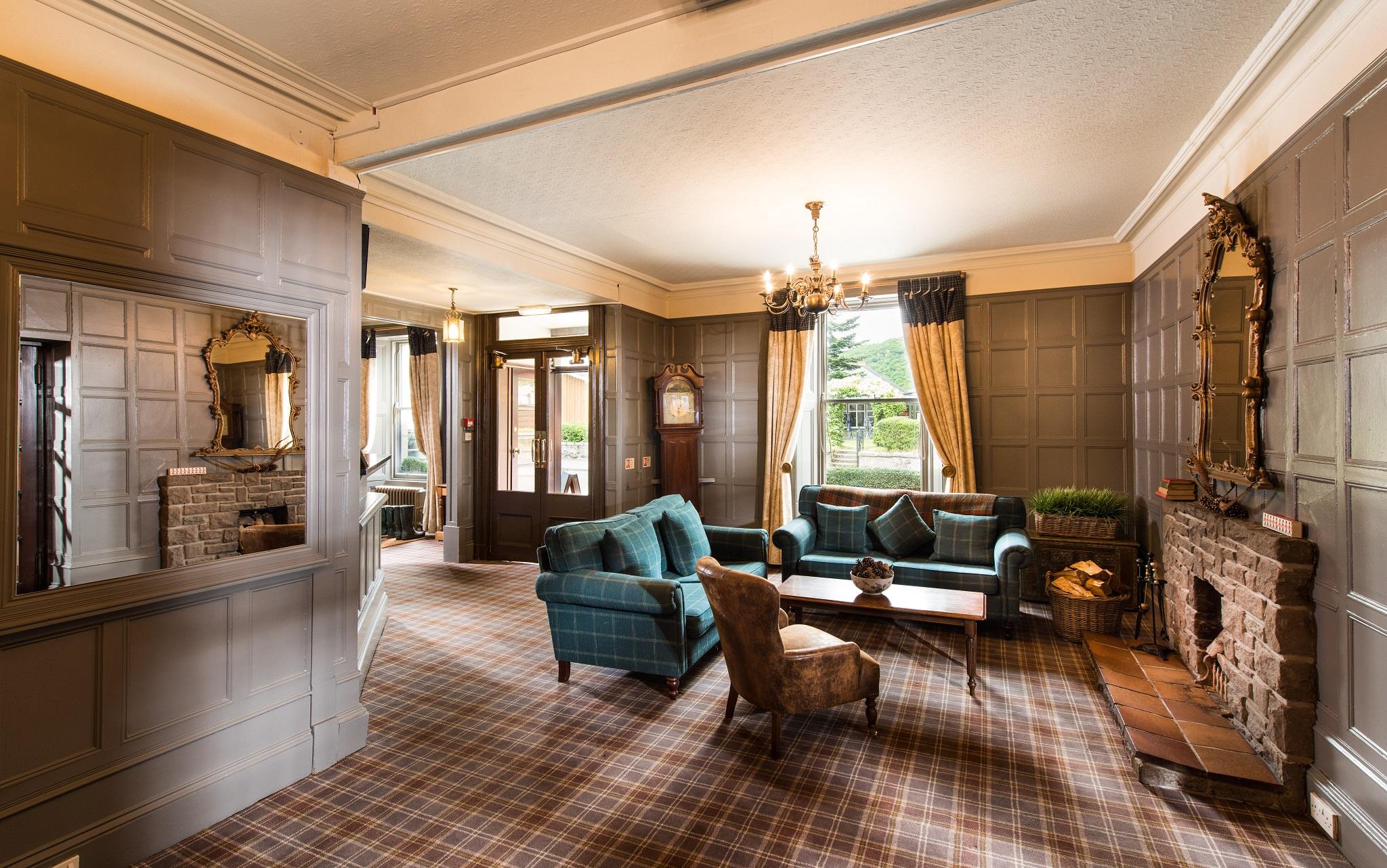 Balmoral Arms Hotel Ballater Ngoại thất bức ảnh