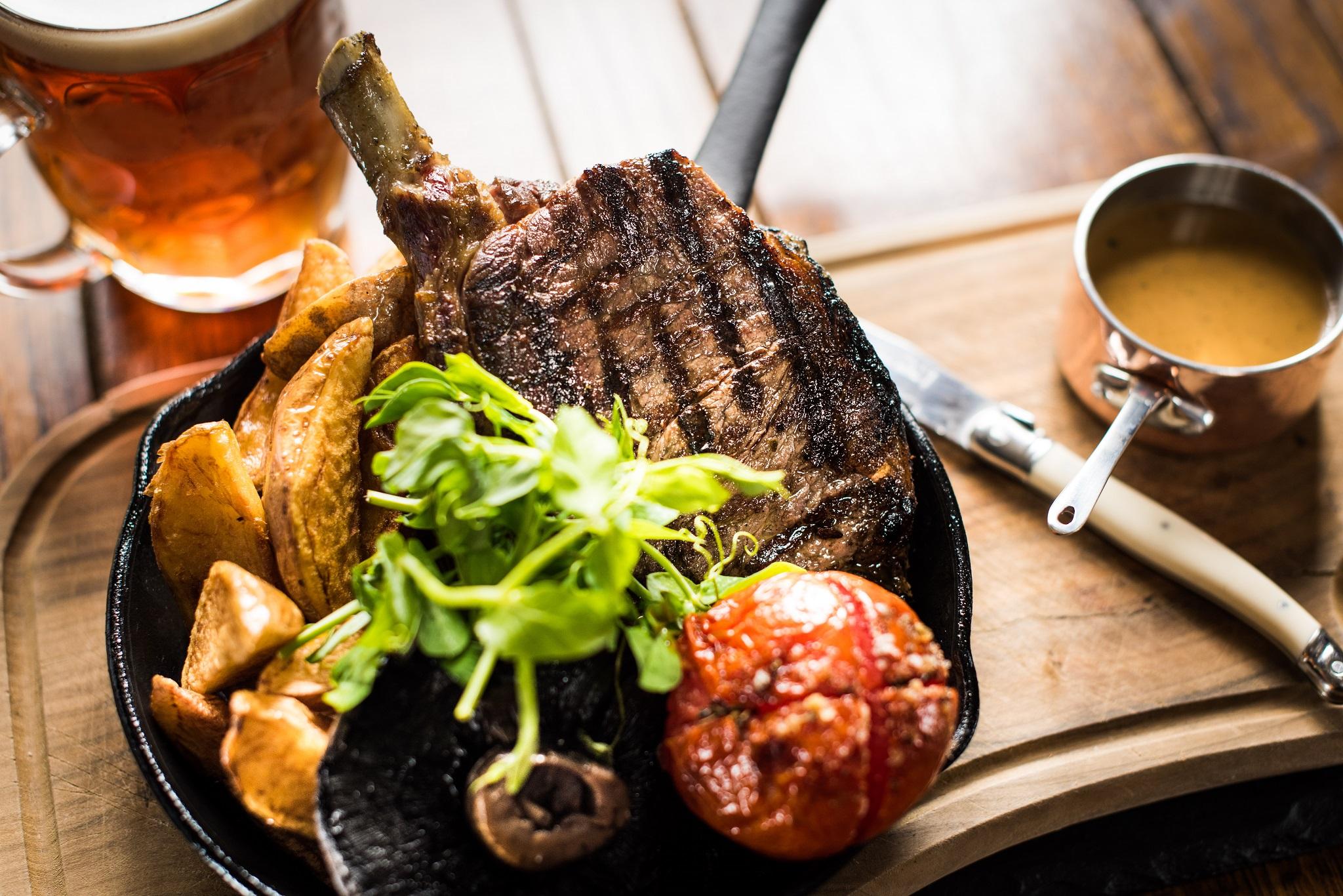 Balmoral Arms Hotel Ballater Ngoại thất bức ảnh