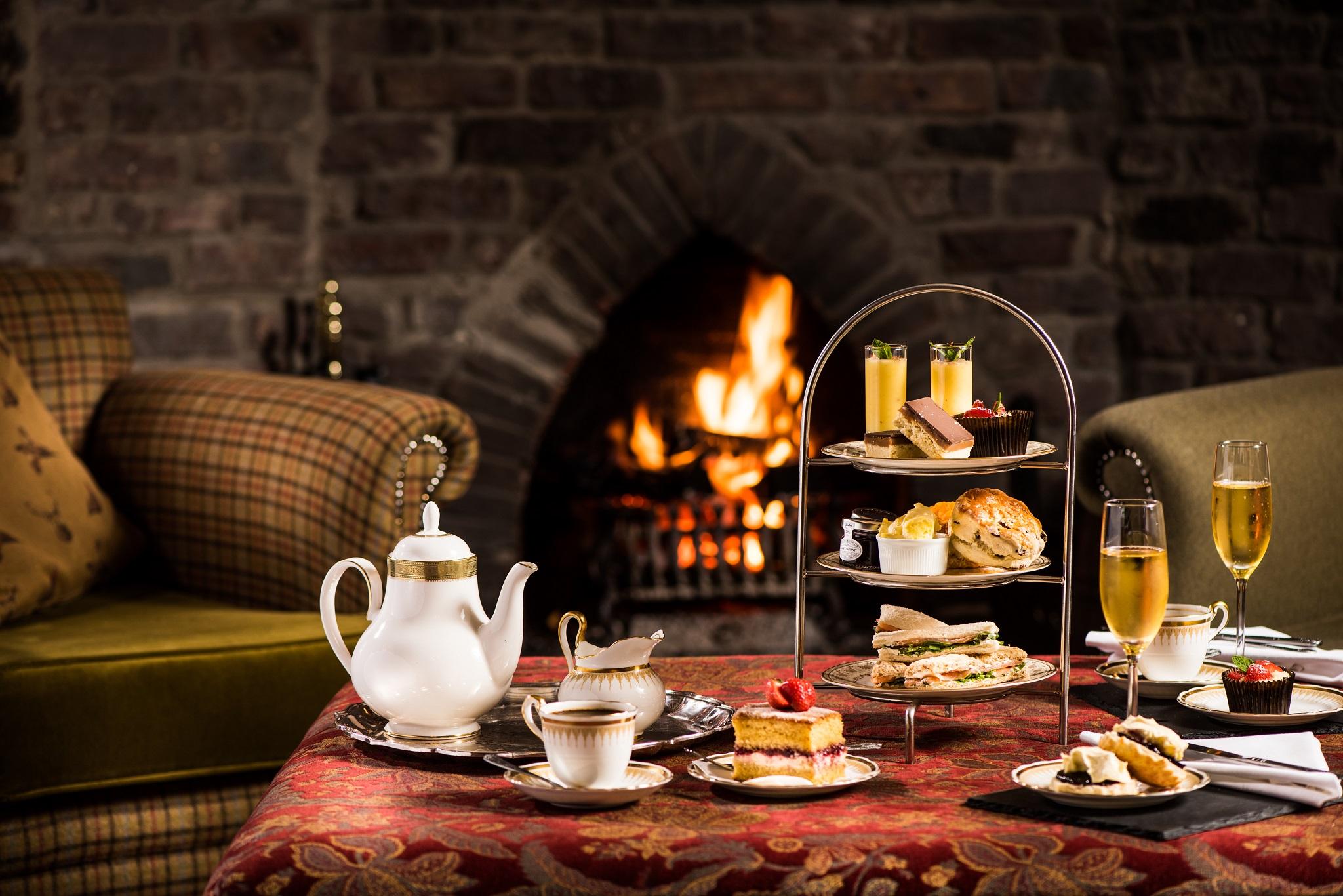 Balmoral Arms Hotel Ballater Ngoại thất bức ảnh
