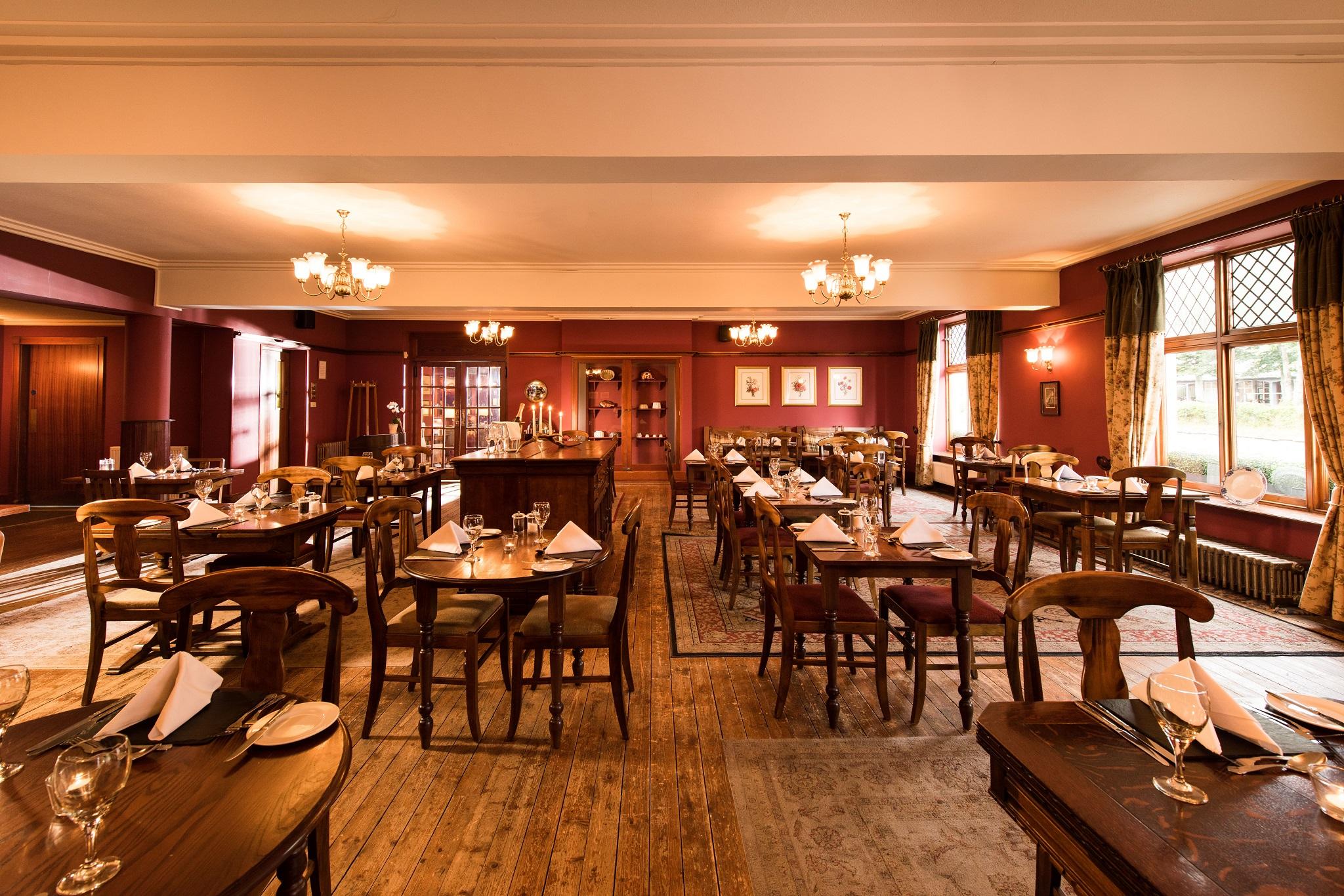 Balmoral Arms Hotel Ballater Ngoại thất bức ảnh