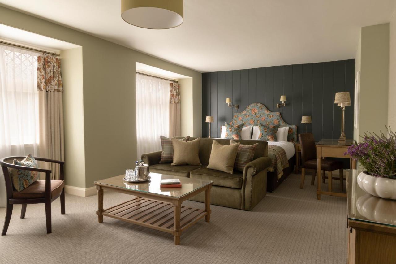 Balmoral Arms Hotel Ballater Ngoại thất bức ảnh