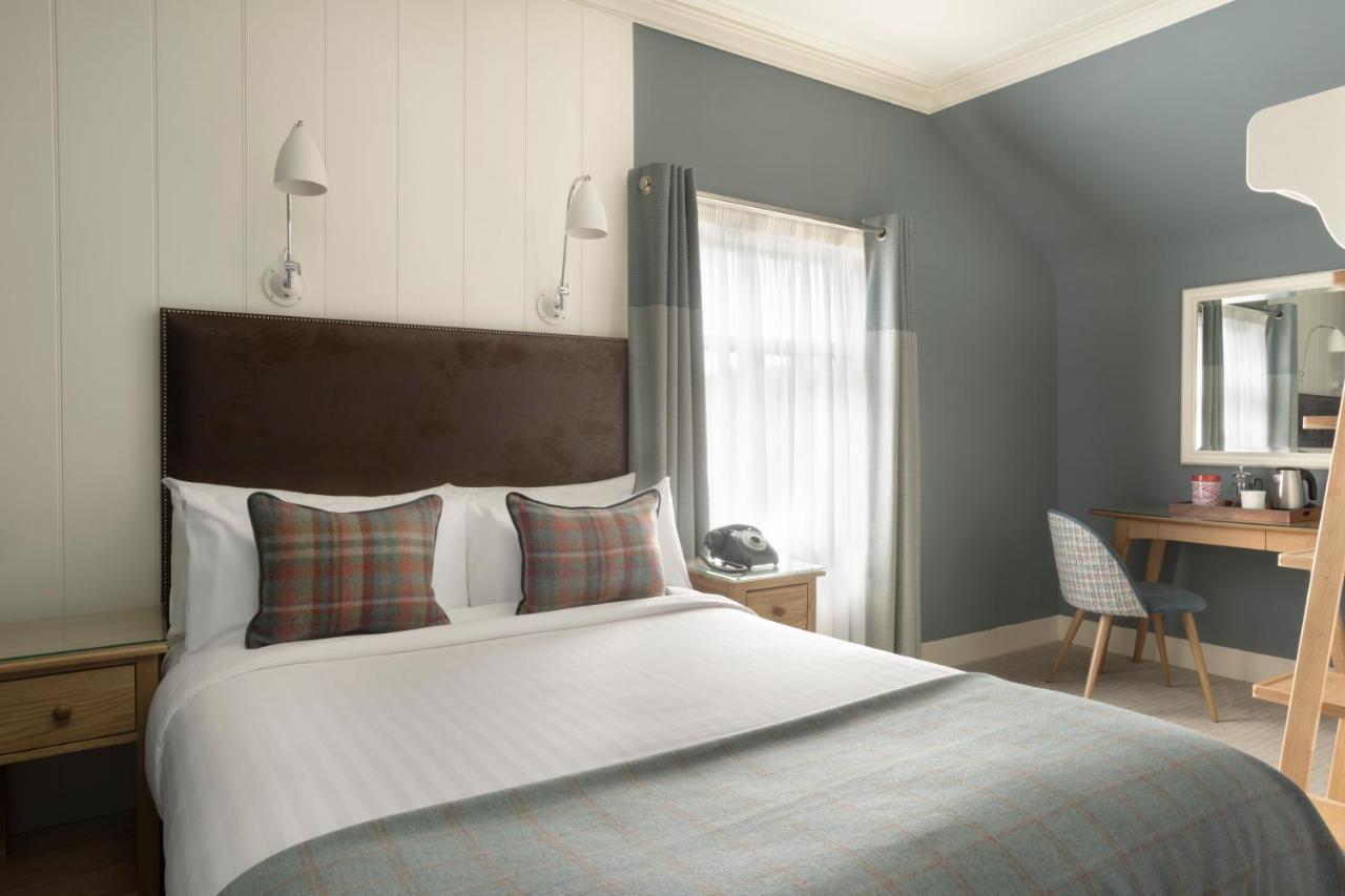 Balmoral Arms Hotel Ballater Ngoại thất bức ảnh