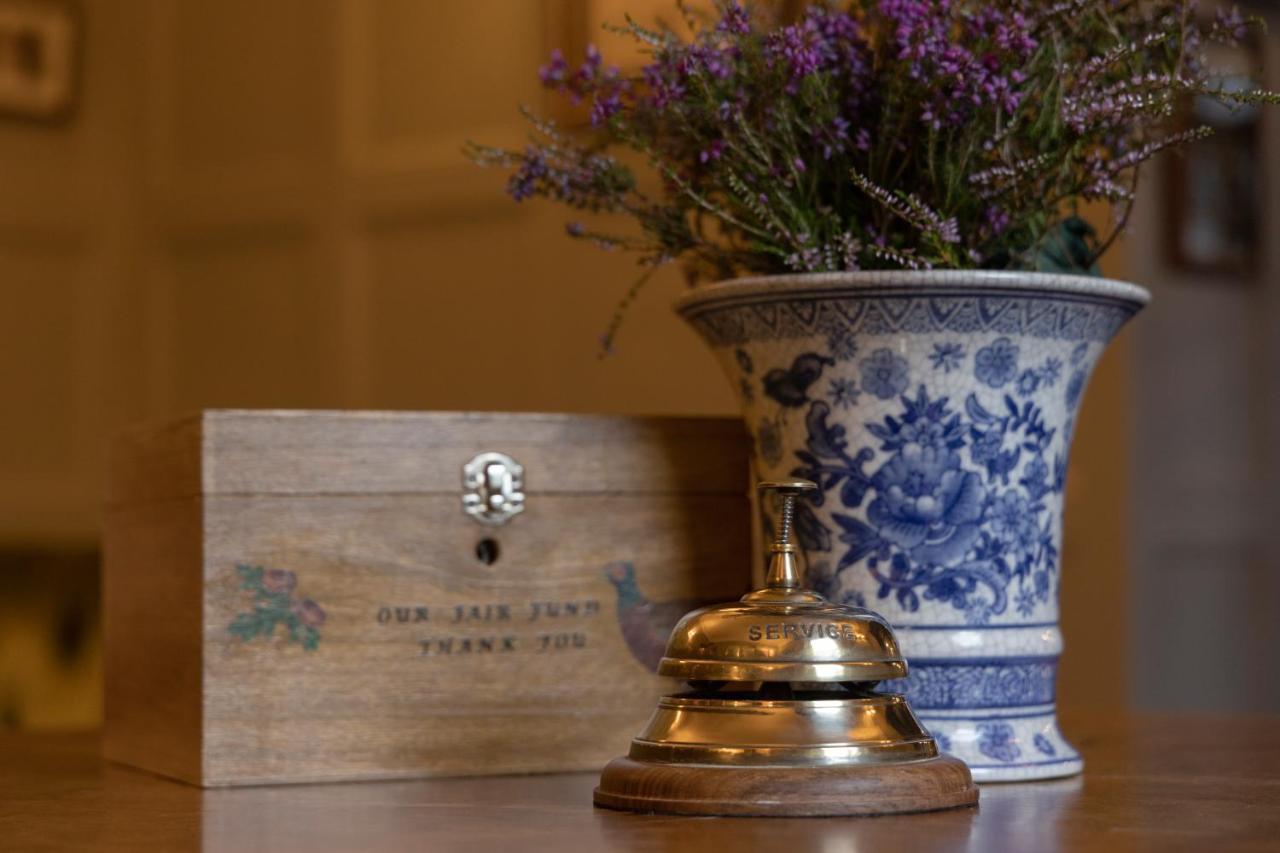 Balmoral Arms Hotel Ballater Ngoại thất bức ảnh