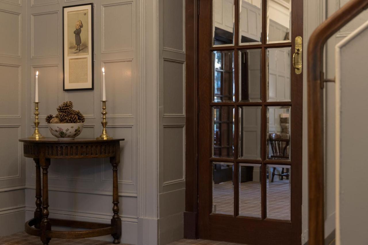 Balmoral Arms Hotel Ballater Ngoại thất bức ảnh