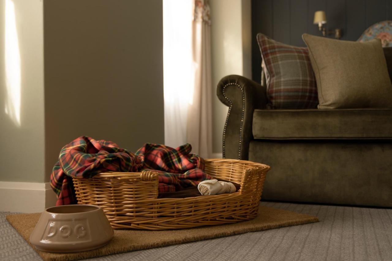 Balmoral Arms Hotel Ballater Ngoại thất bức ảnh
