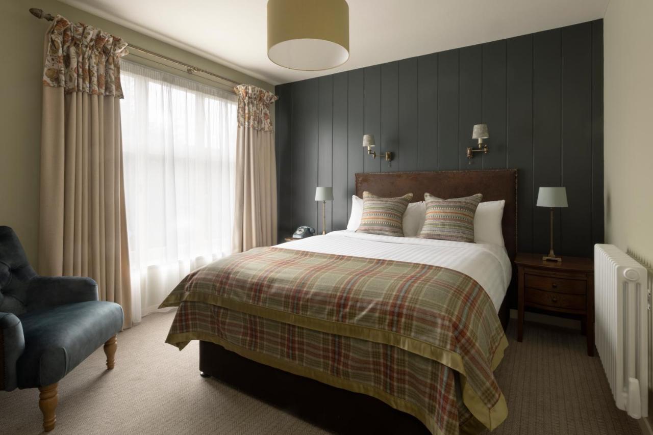 Balmoral Arms Hotel Ballater Ngoại thất bức ảnh
