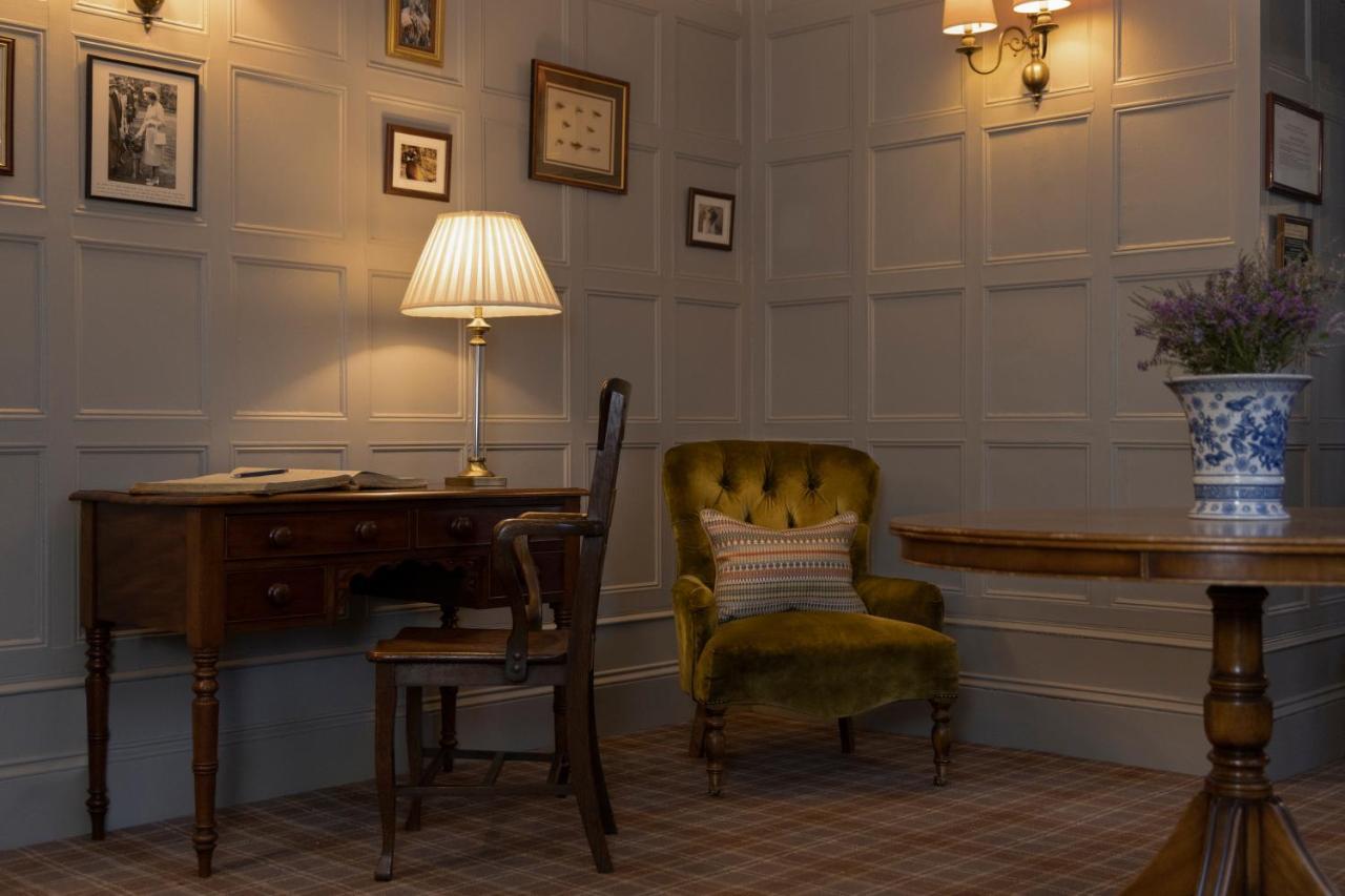 Balmoral Arms Hotel Ballater Ngoại thất bức ảnh