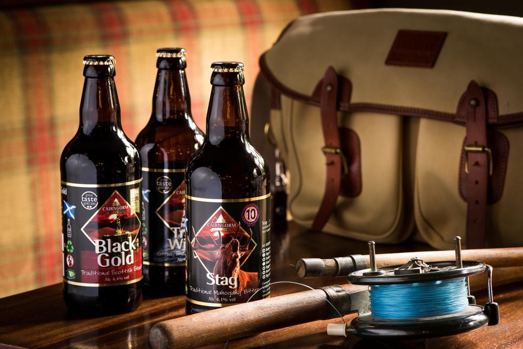 Balmoral Arms Hotel Ballater Ngoại thất bức ảnh