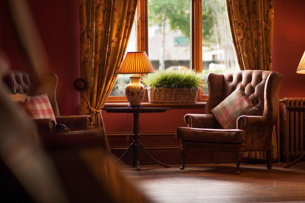 Balmoral Arms Hotel Ballater Ngoại thất bức ảnh